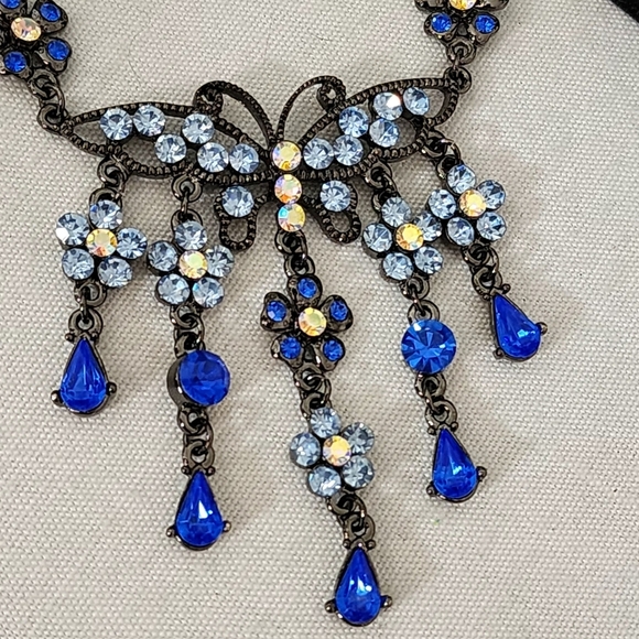 Gunmetal Silver w/ Blue and AB Crystal   Stones Butterfly Necklace Earrings Set - Picture 8 of 11